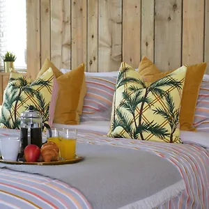 Apartment Seaside Serenity: 3-bedroom Garden Retreat With Beach Access