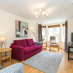 Dicksonfield Quiet Central Family With Parking Apartment Edinburgh