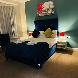 Atz&h Hotel Luton (Bedfordshire)