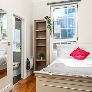 Private En-suite @ Liverpool Street, Brick Ln Maison d'hôtes Londres